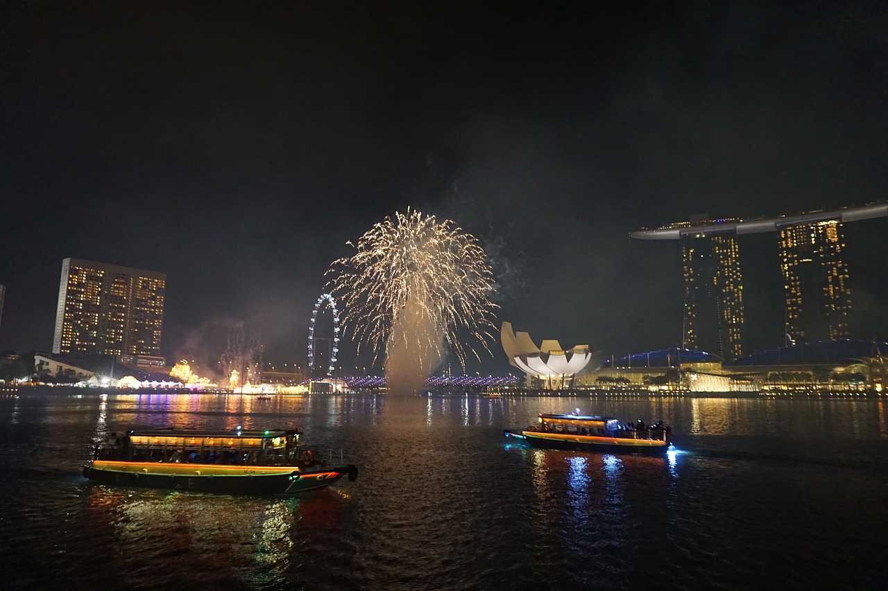 跨年夜后湖南株洲河畔的烟花垃圾问题